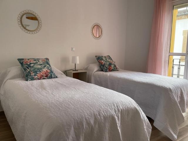 Apartamentos Turisticos Los Barruecos Caceres Bagian luar foto