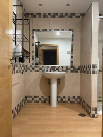 Apartamentos Turisticos Los Barruecos Caceres Bagian luar foto